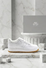 Load image into Gallery viewer, Nike DJ2739 100 sneakers
