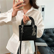 Load image into Gallery viewer, Black handbag
