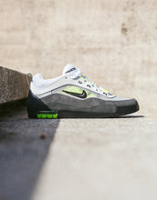 Load image into Gallery viewer, Nike SB Air Max Ishod Wair Premium Black Neon Yellow Skate Shoes USA
